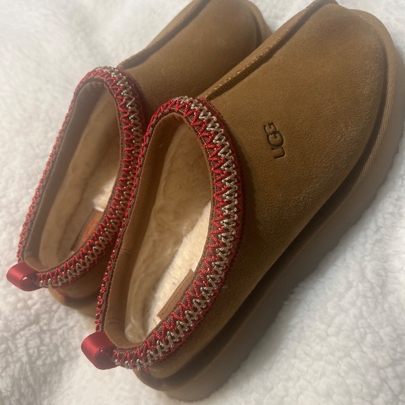 UGG Tazman platform slipper, big kids size 6 - Picture 3 of 4